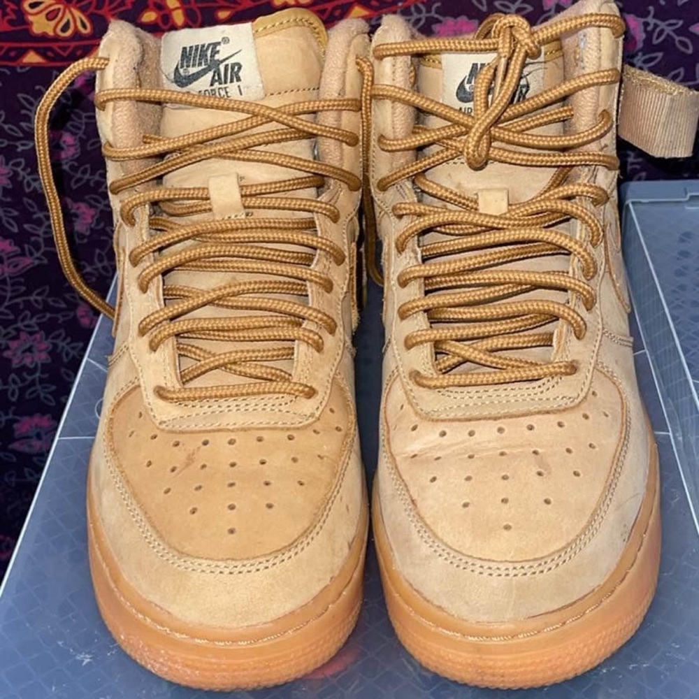Nike Tan and Gold Detail Sneakers